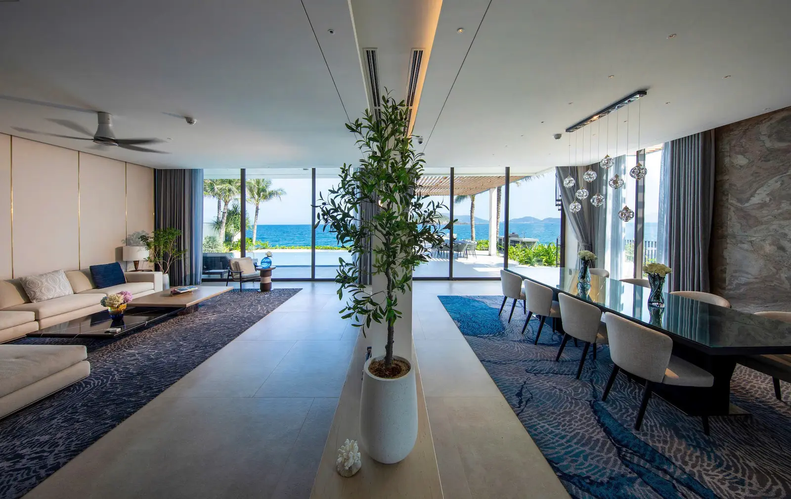 Ocean Lounge, phòng khách chung hướng biển
